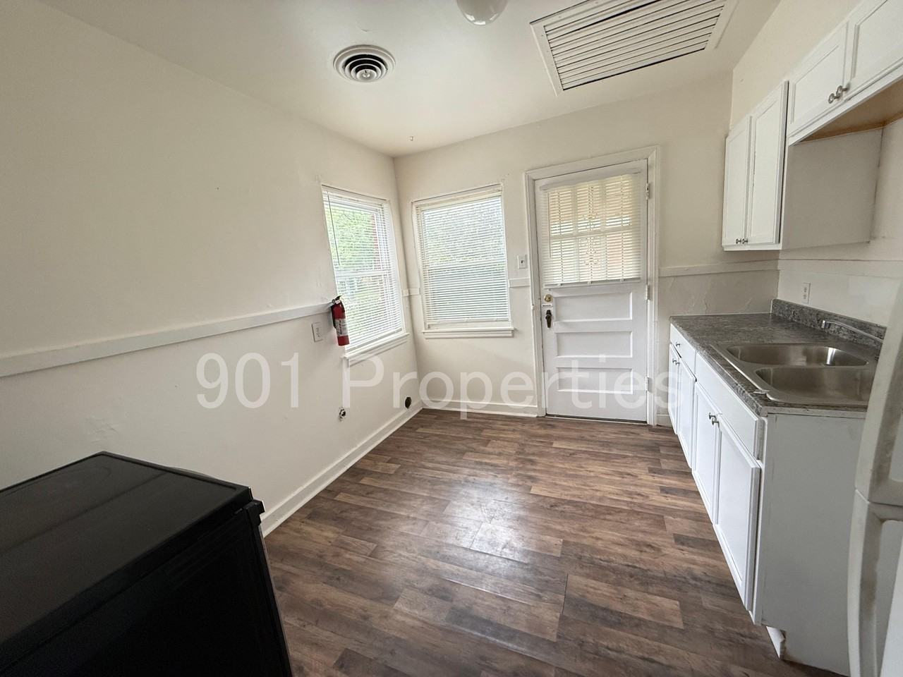 981 Chatwood St #1 - Photo 6 of 12