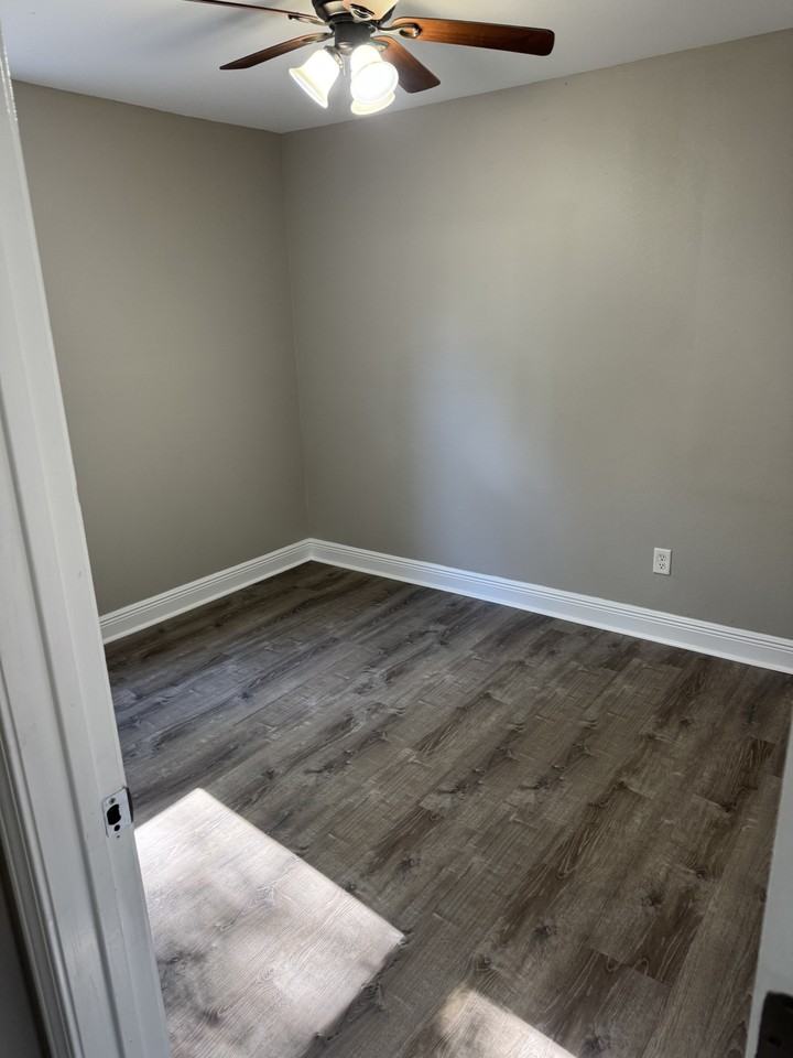 212 Hazelnut St #1 - Photo 4 of 10