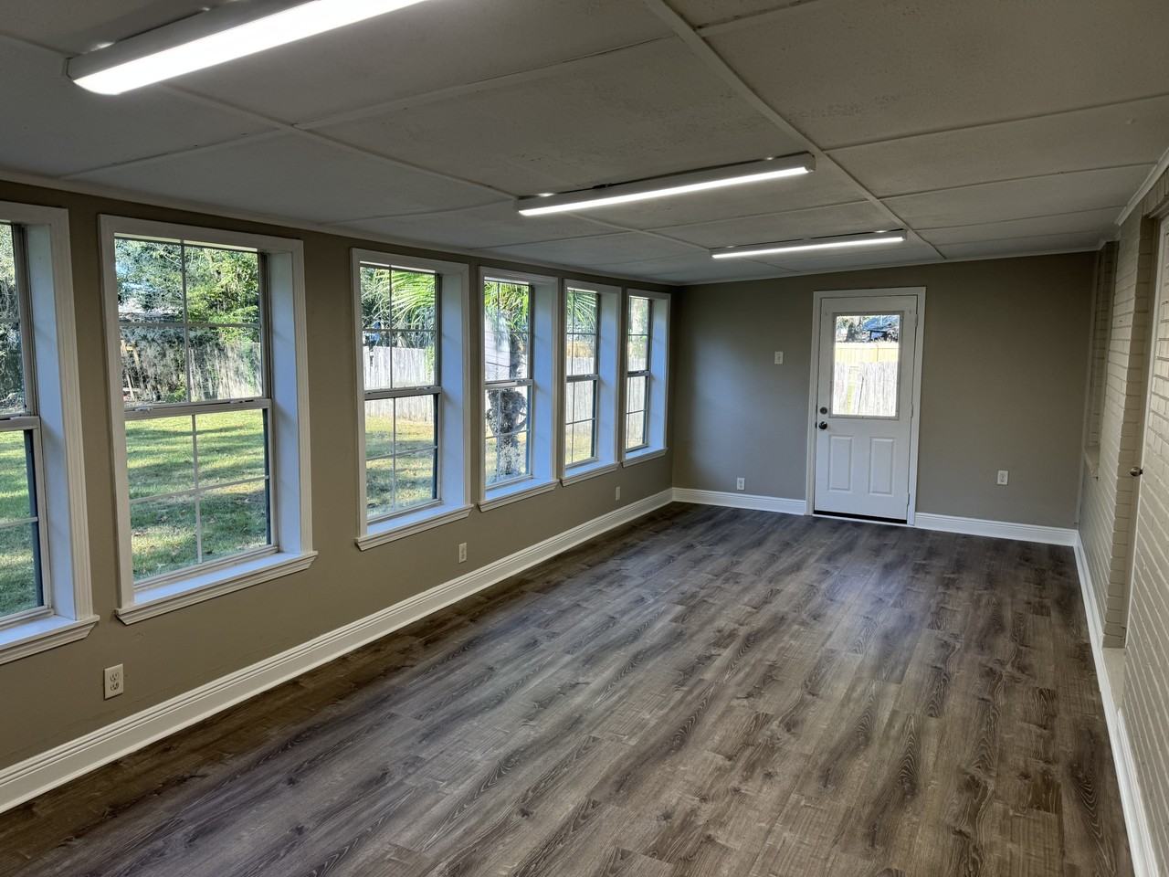 212 Hazelnut St #1 - Photo 5 of 10