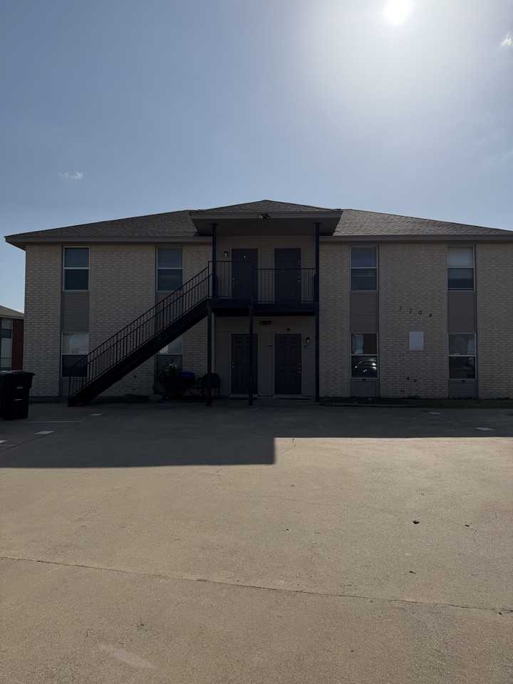 1704 Spring Rose Cir #C - Photo 2 of 9