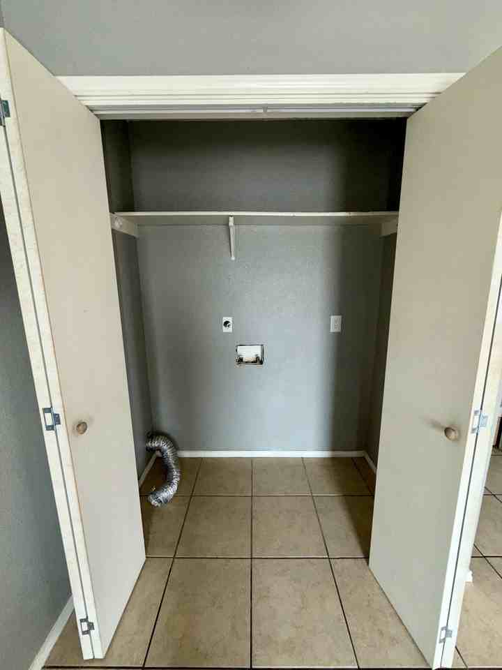 1704 Spring Rose Cir #C - Photo 5 of 9