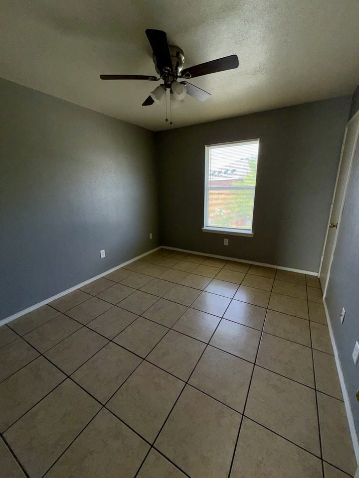 1704 Spring Rose Cir #C - Photo 6 of 9