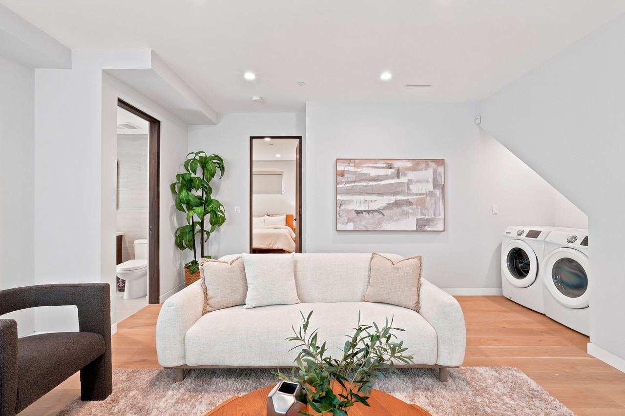 425 N Alfred St #2 - Photo 4 of 50