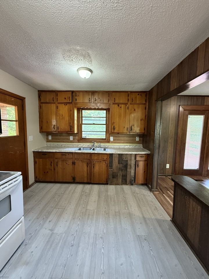 317 Sunhill Rd Nw #1 - Photo 5 of 10