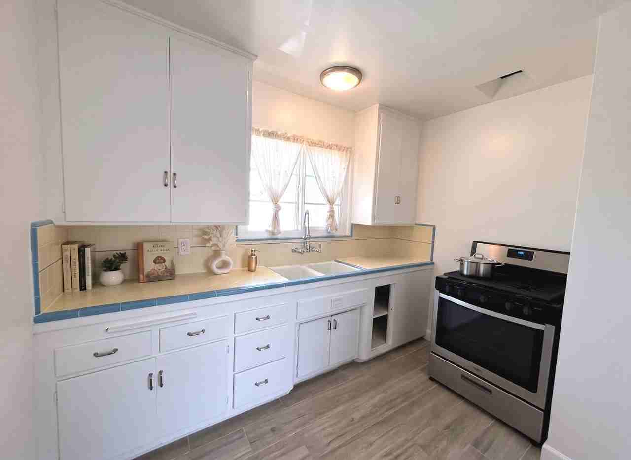 MUST-SEE! 1Bd+1Ba at 1553-1555 Riverside Dr. Glendale, CA 91201 - Photo 3 of 13