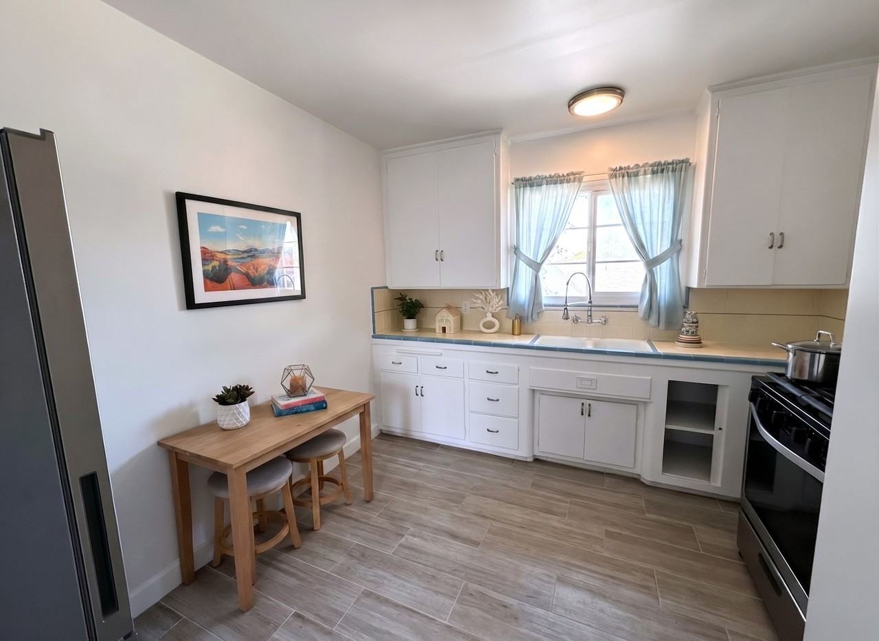 MUST-SEE! 1Bd+1Ba at 1553-1555 Riverside Dr. Glendale, CA 91201 - Photo 2 of 13