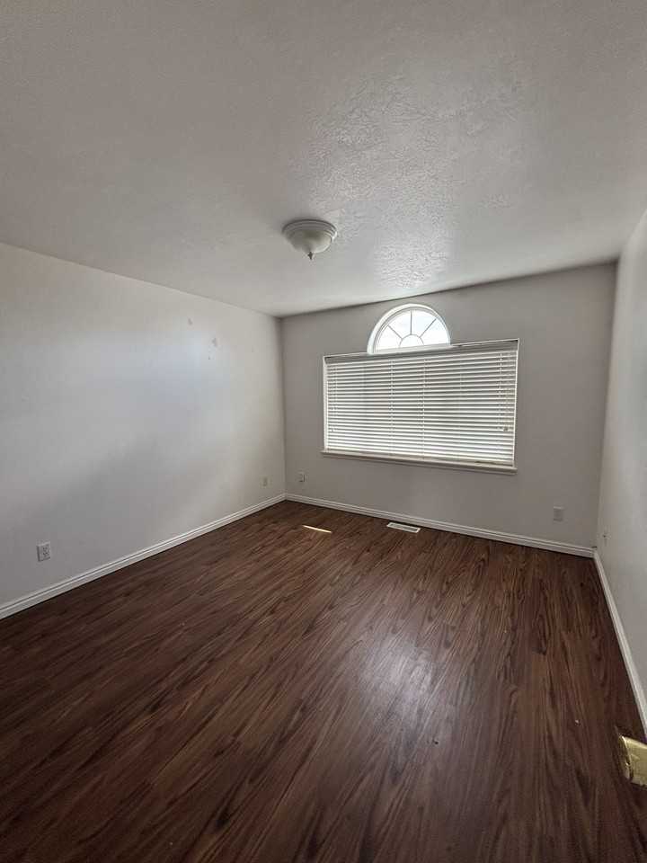 3565 Deloy Dr #4 - Photo 6 of 8