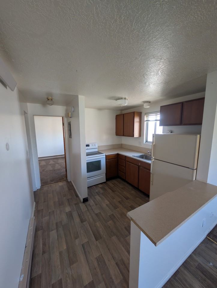 470 Whittier St #15 - Photo 3 of 6