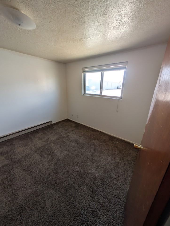 470 Whittier St #15 - Photo 5 of 6