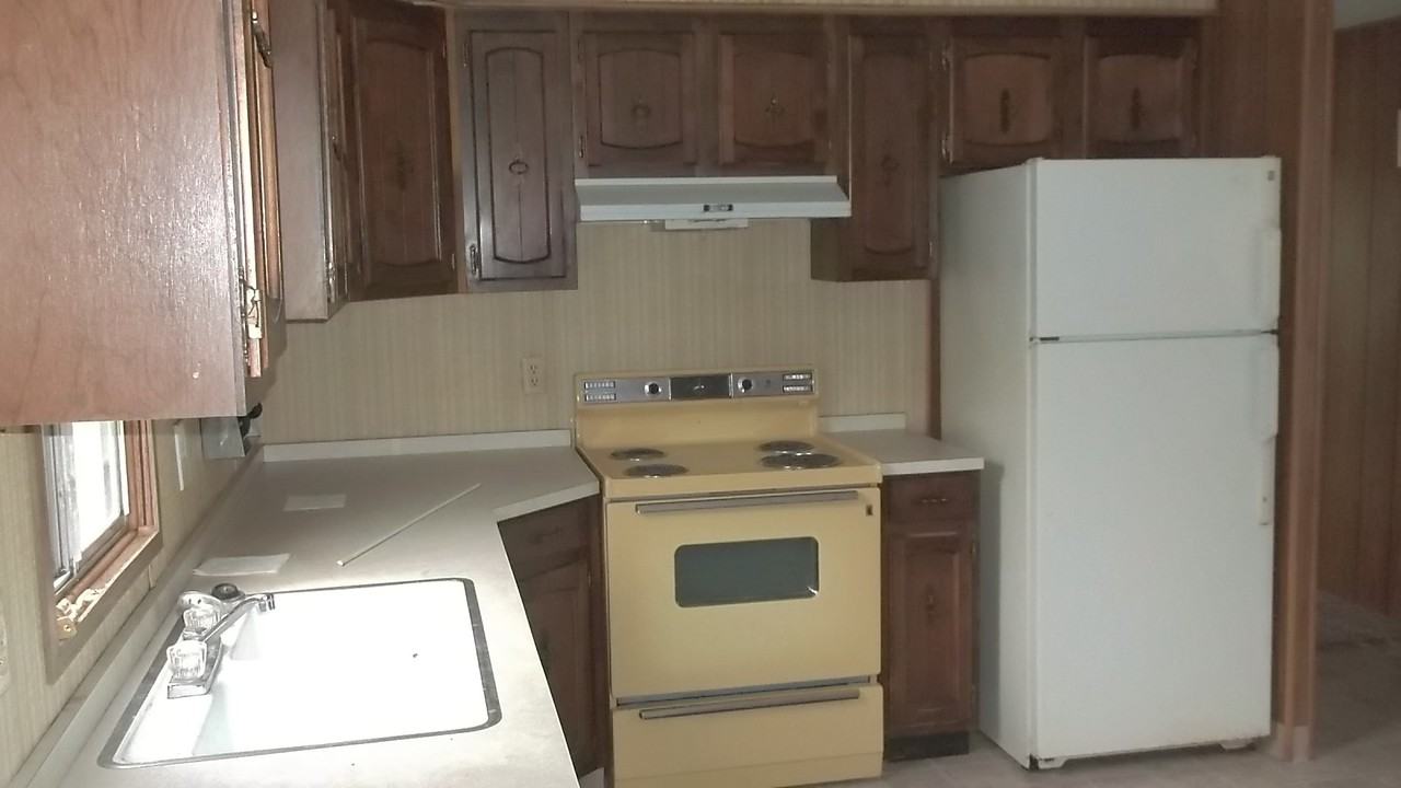 32651 W Dixon St - Photo 2 of 4