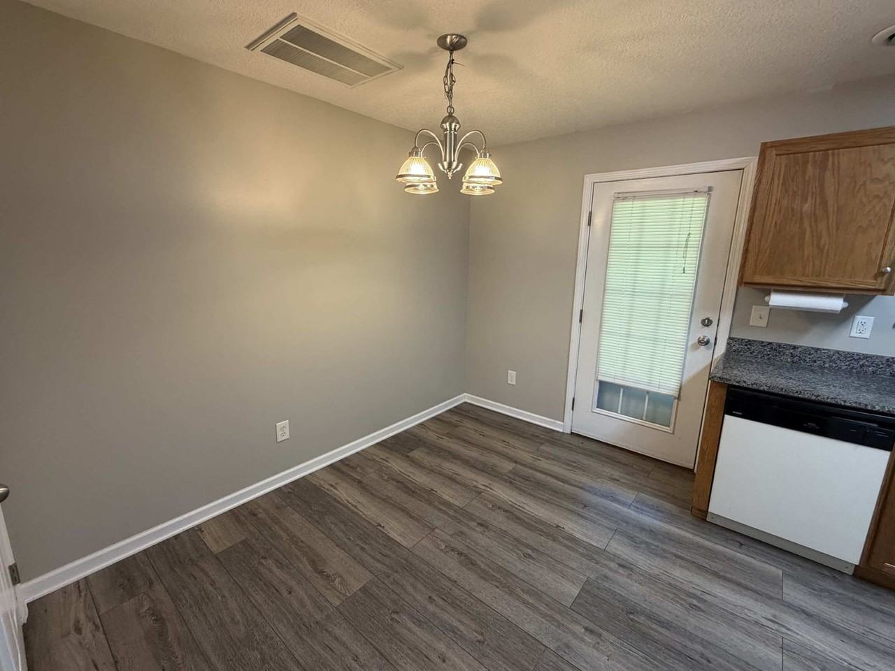 1625 Maple View Way - Photo 4 of 11