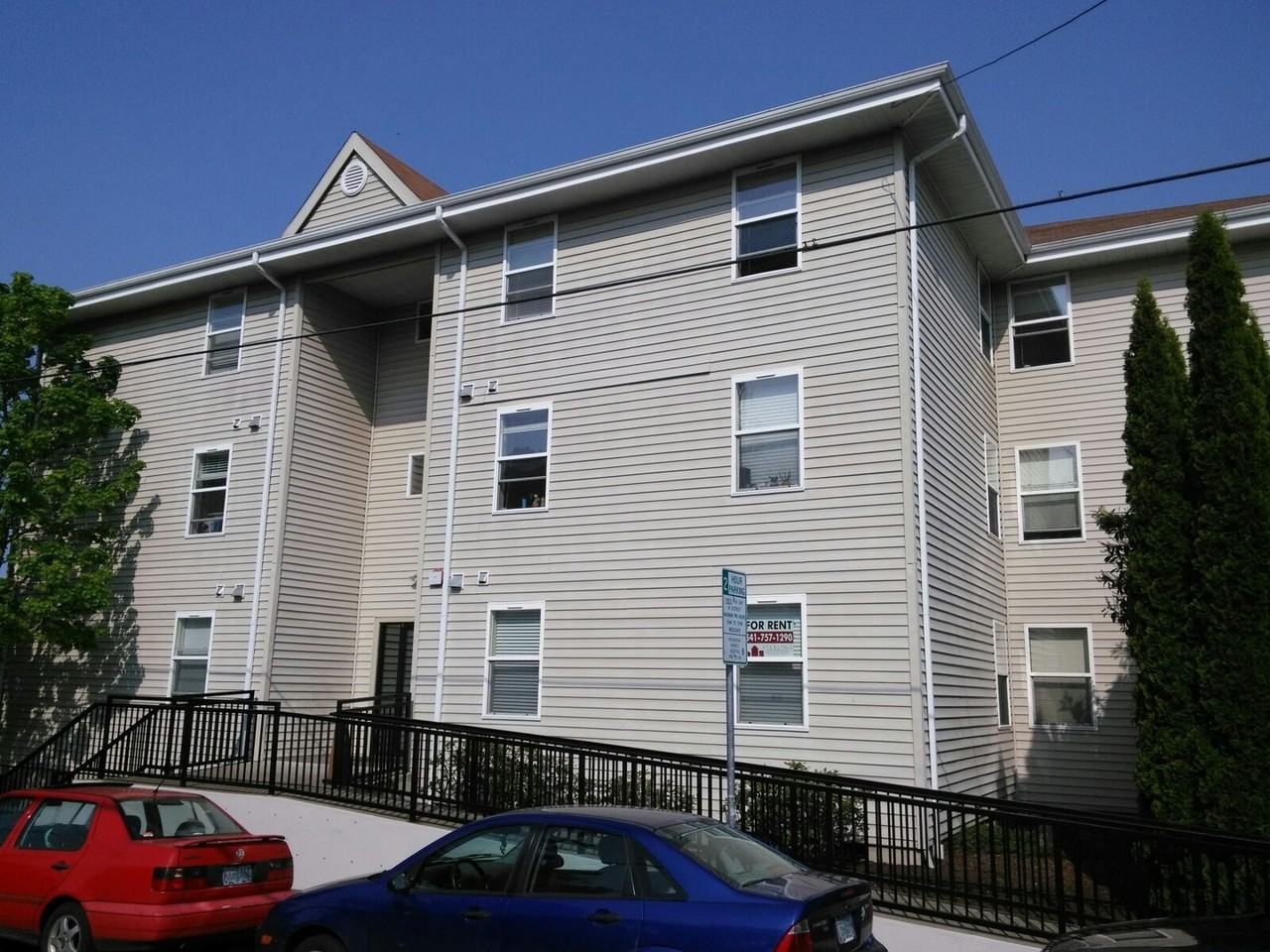 121 Nw 21st St #5 - Photo 2 of 12