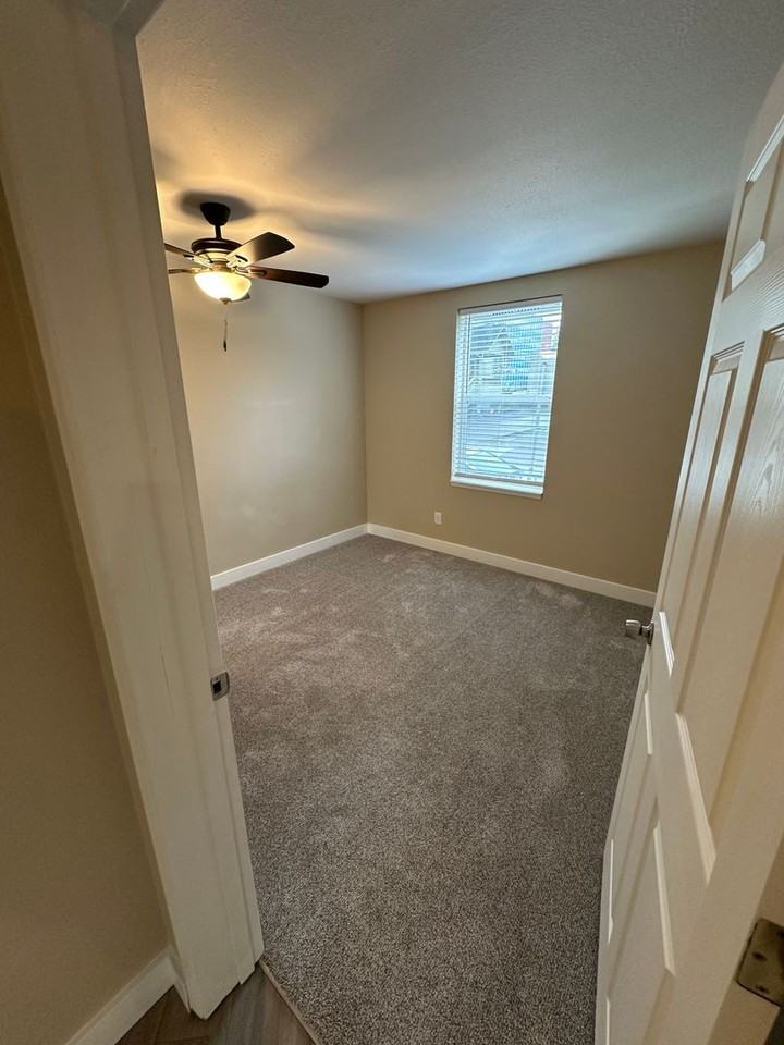 121 Nw 21st St #5 - Photo 6 of 12