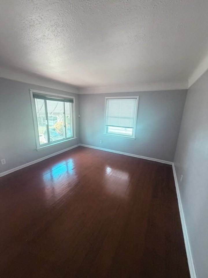 11215 Langton Ave - Photo 2 of 33