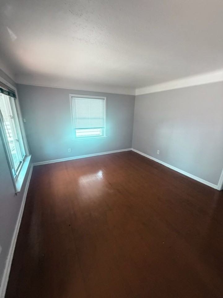 11215 Langton Ave - Photo 3 of 33