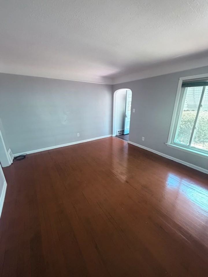 11215 Langton Ave - Photo 4 of 33