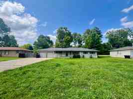 featured image of 117 E Hoyt Dr