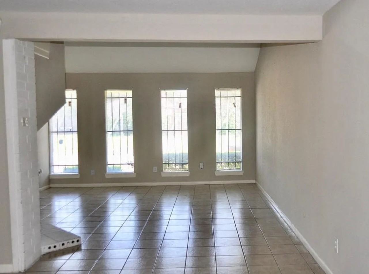 12402 Riva Ridge Ln - Photo 4 of 16