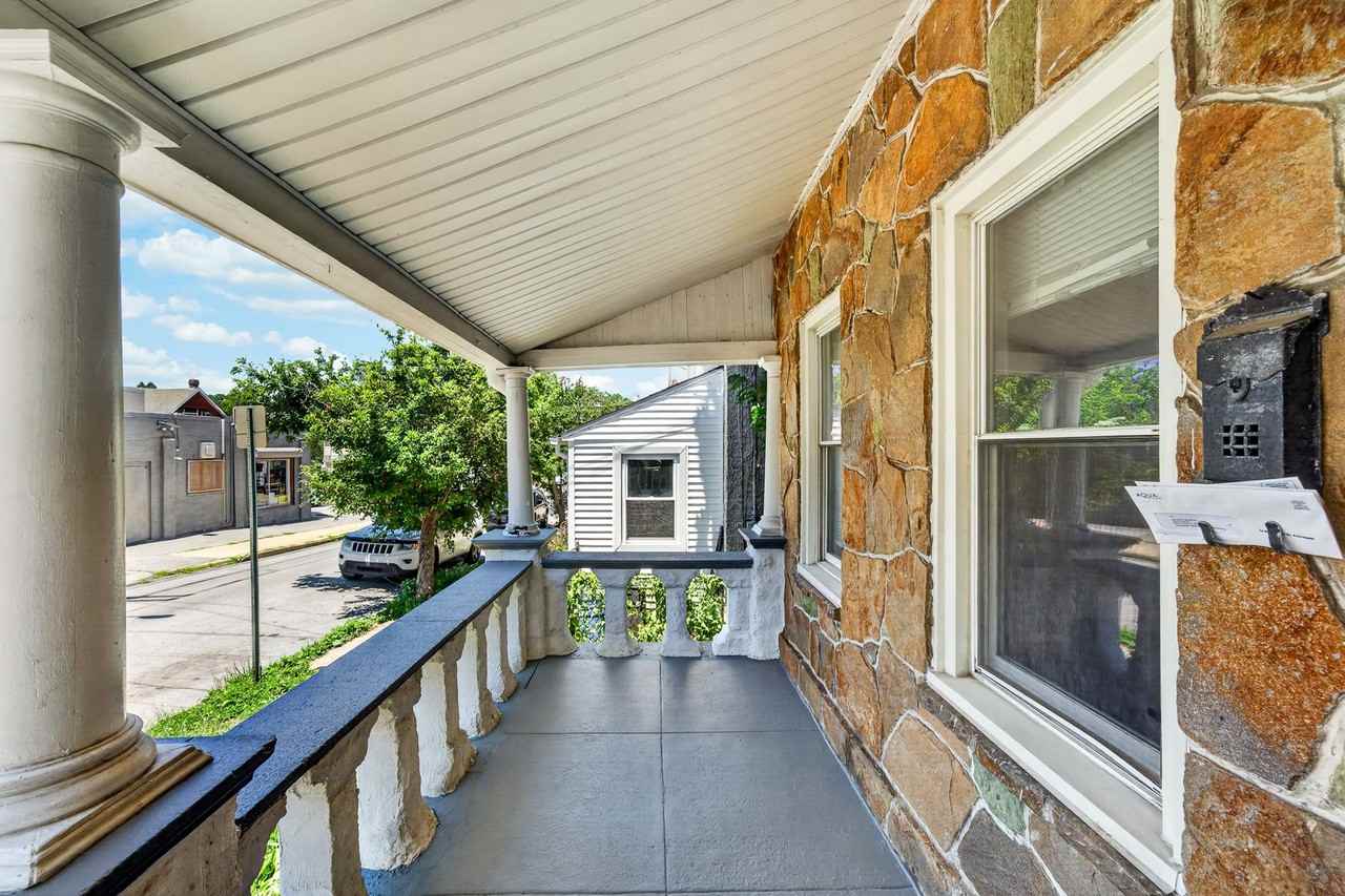 223 N New St - Photo 2 of 48