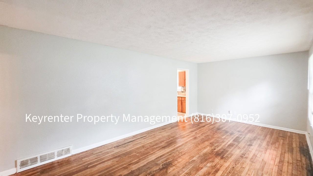 6626 College Ave - Photo 4 of 29