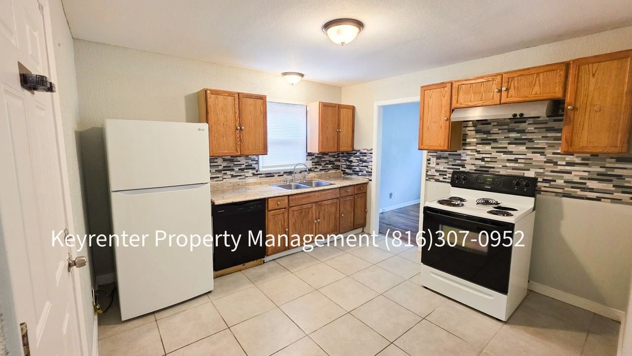 6626 College Ave - Photo 7 of 29