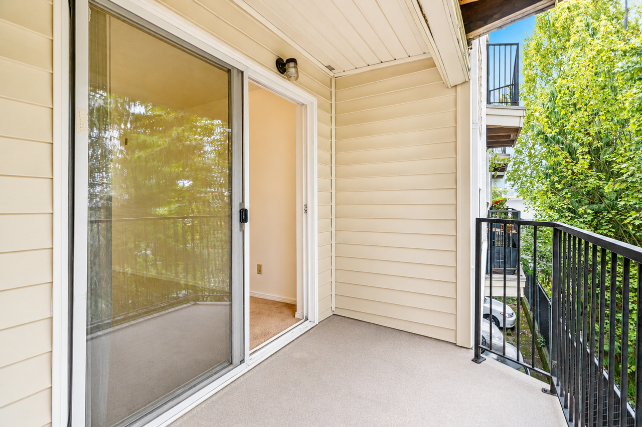 Hoodview Apartments - Photo 4 of 14