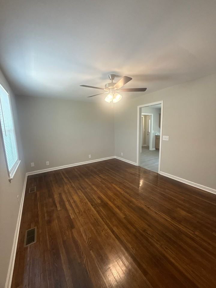806 Brookfield Dr - Photo 3 of 15