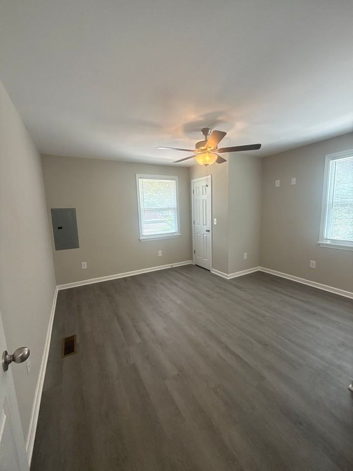 806 Brookfield Dr - Photo 6 of 15
