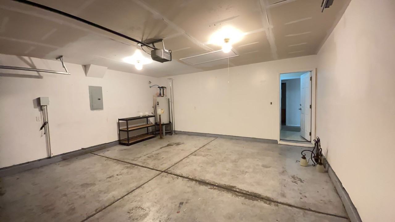 1000 Post Oak Ct - Photo 5 of 10