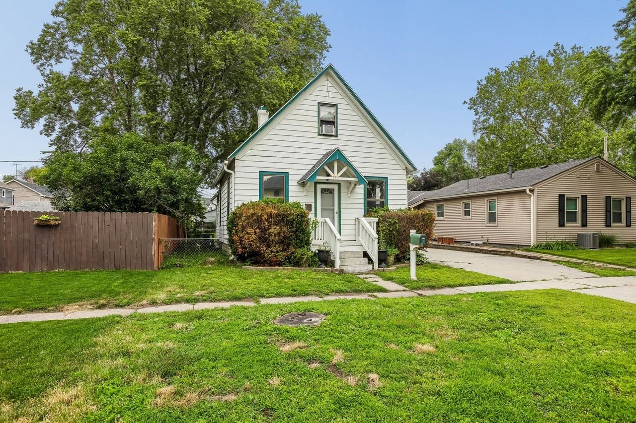535 N Pebble St - Photo 2 of 22