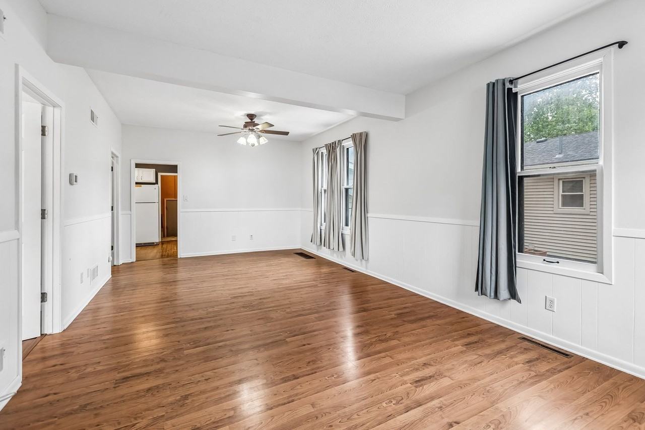 535 N Pebble St - Photo 4 of 22