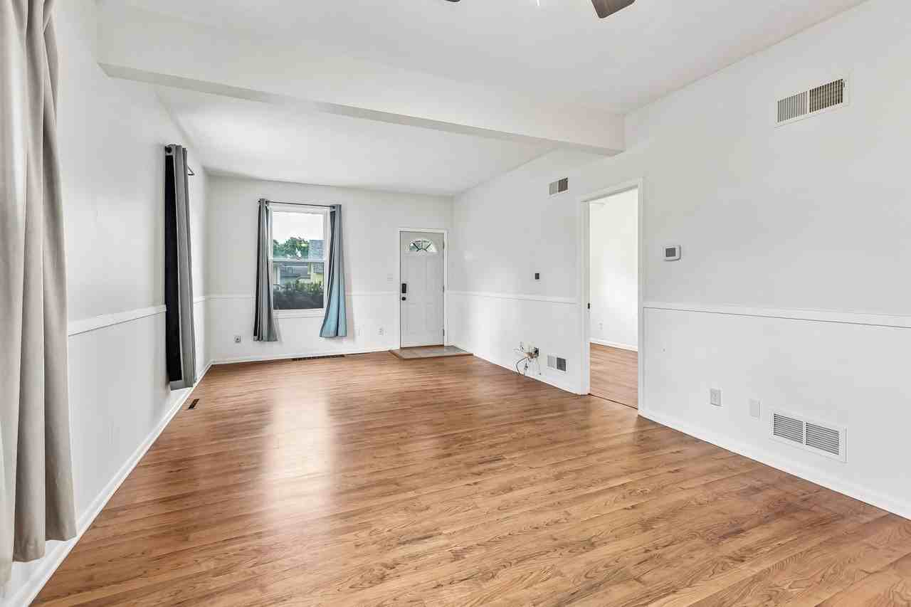 535 N Pebble St - Photo 6 of 22