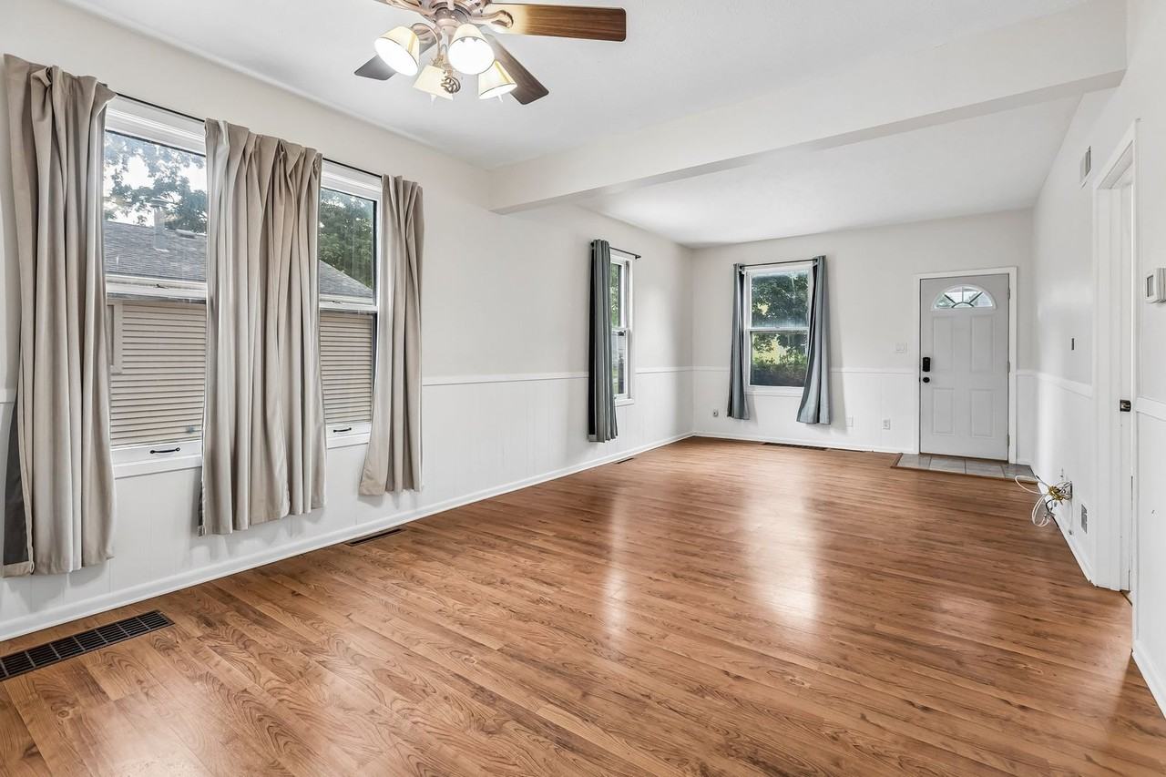 535 N Pebble St - Photo 7 of 22