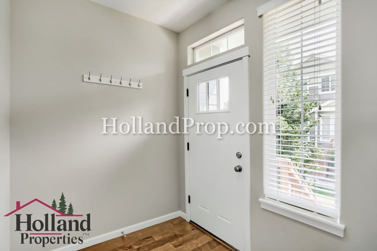 18390 Sw Annamae Ln - Photo 3 of 23