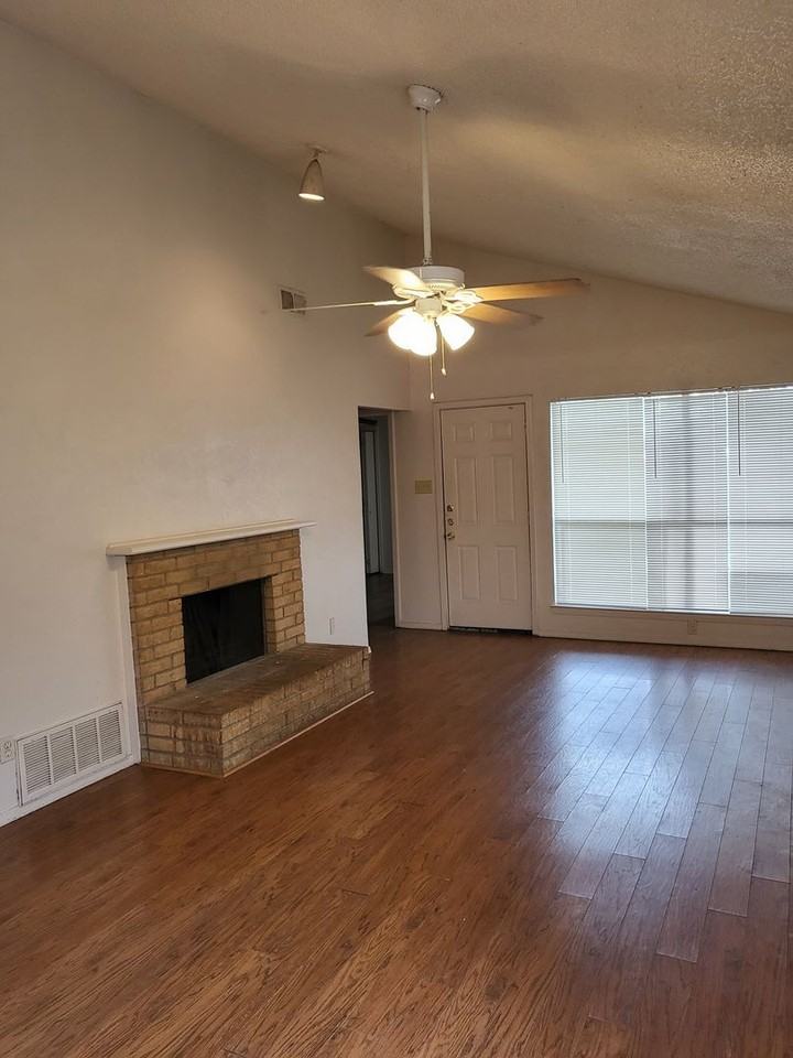 2716 Saint George Pl - Photo 2 of 14