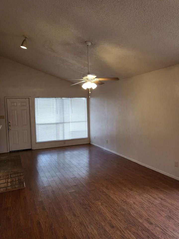 2716 Saint George Pl - Photo 3 of 14