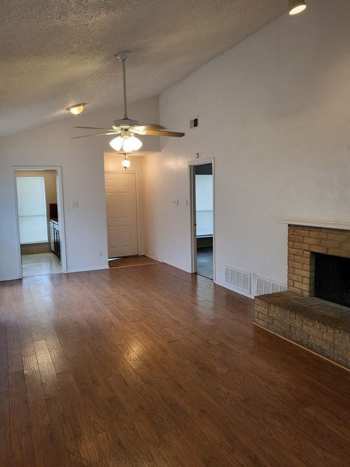 2716 Saint George Pl - Photo 4 of 14