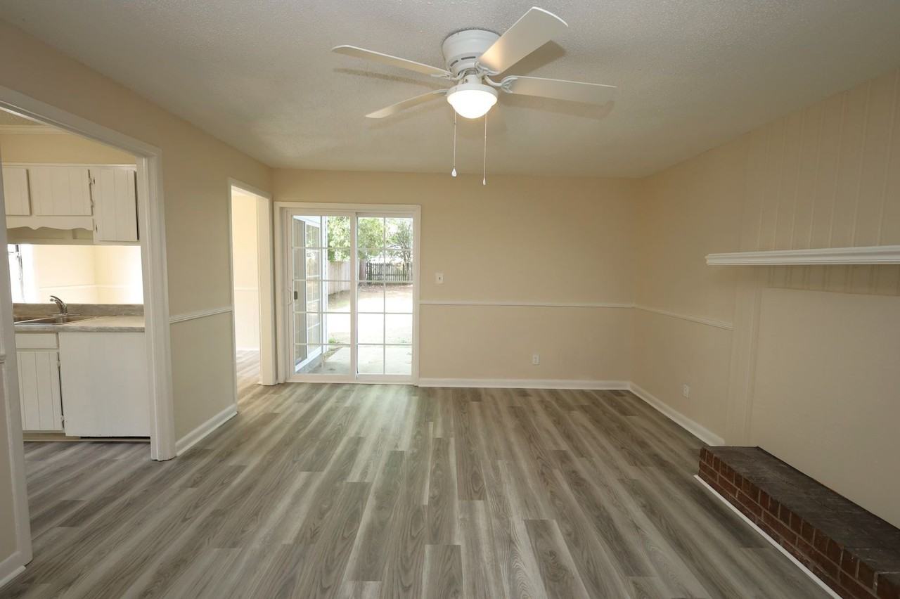 2820 Kirkwood Cir - Photo 3 of 17