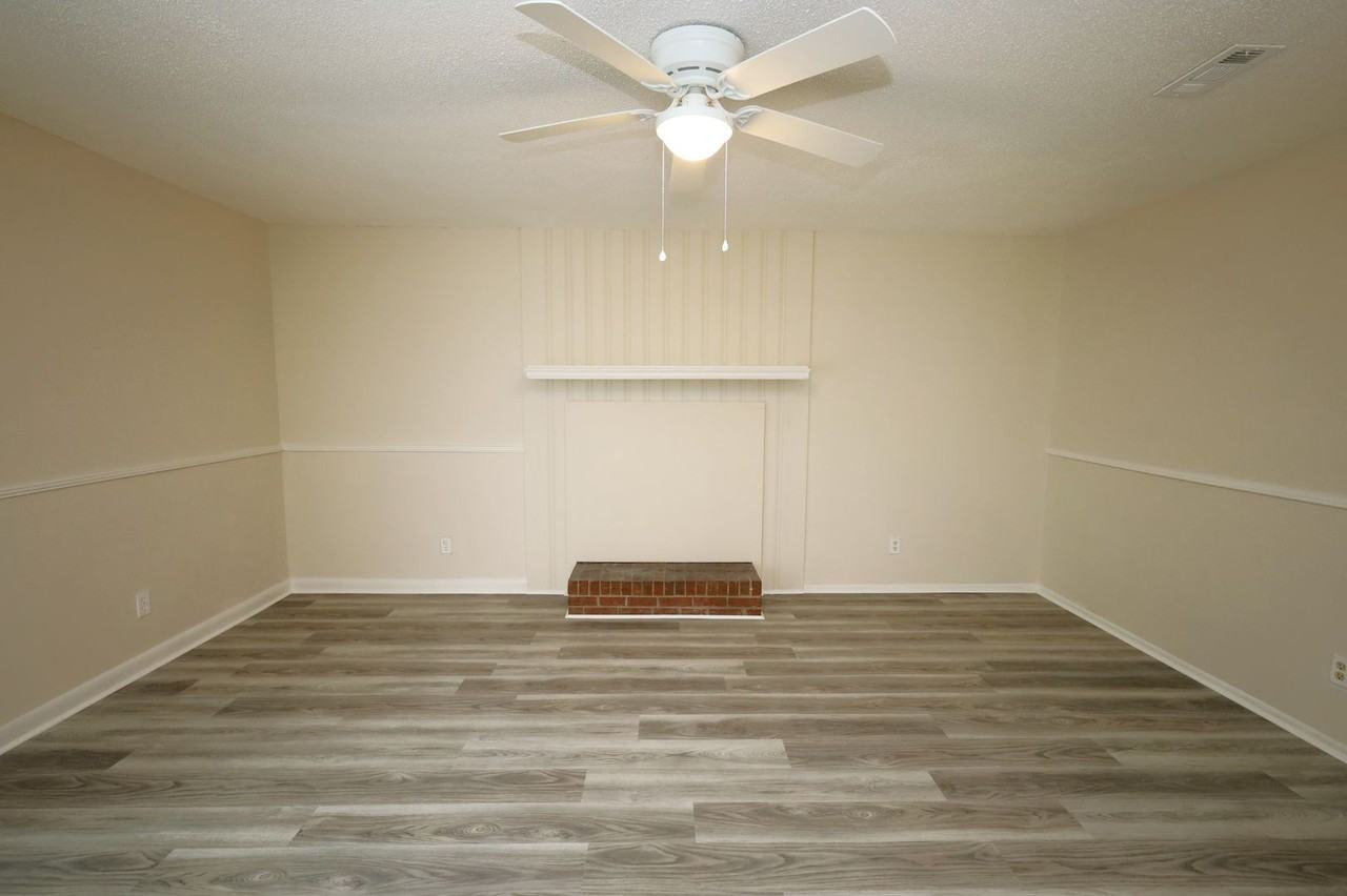 2820 Kirkwood Cir - Photo 4 of 17