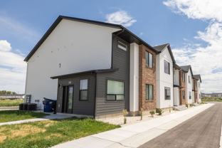 455 S Blue Spruce Ave - Photo 1 of 1