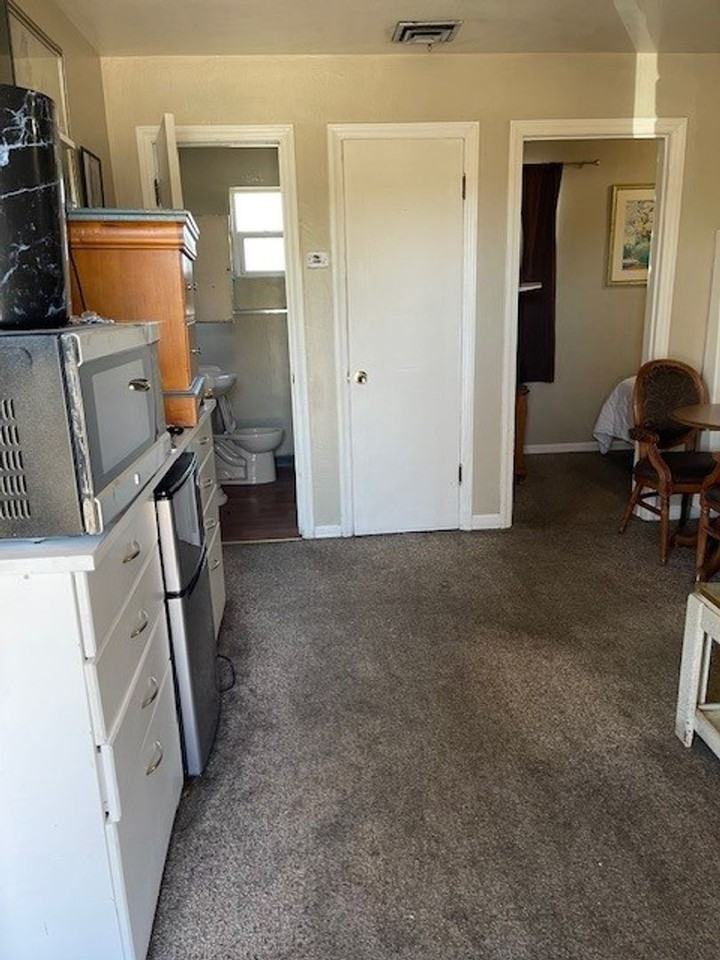 Lariat Motel - Photo 2 of 16
