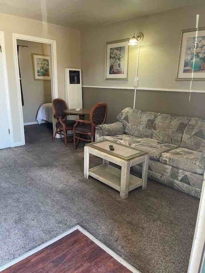 Lariat Motel - Photo 3 of 16