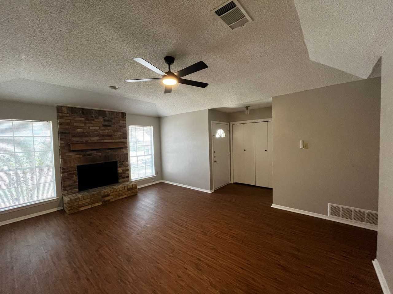 623 Overlook Ct - Photo 3 of 15