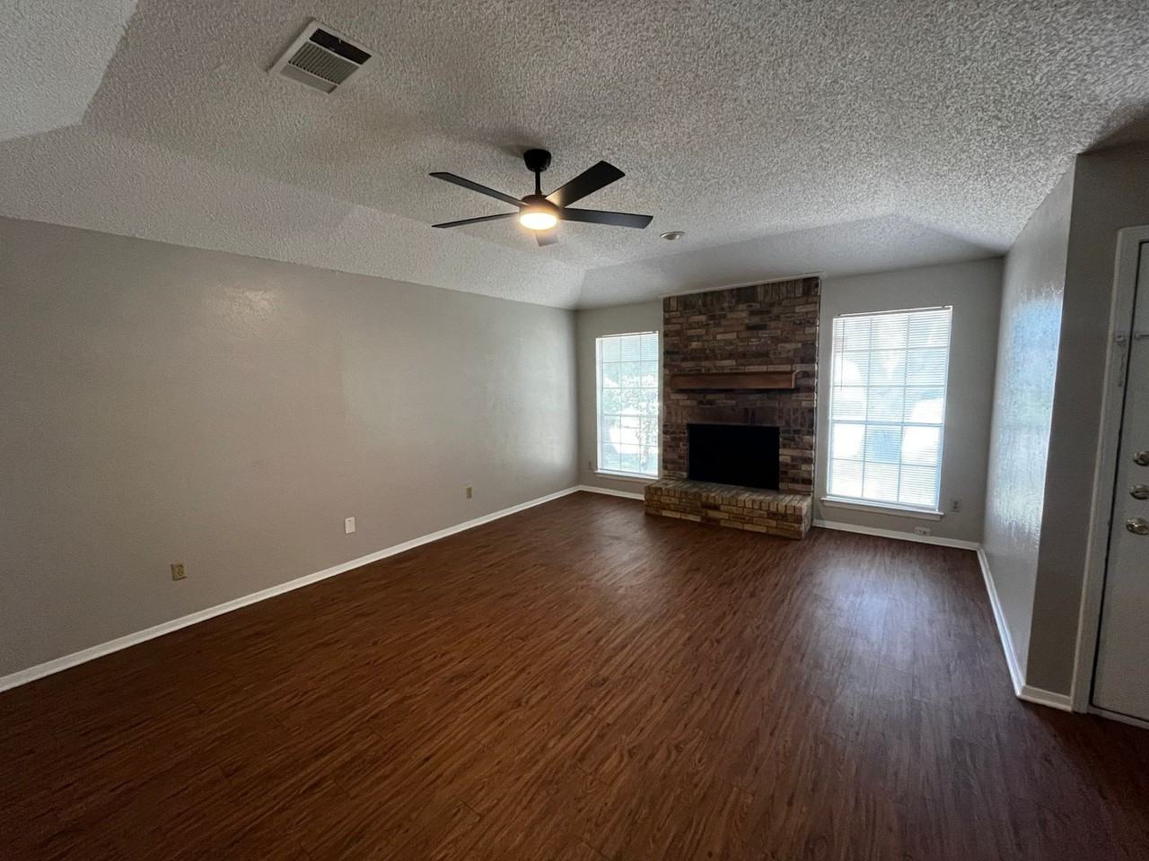 623 Overlook Ct - Photo 4 of 15