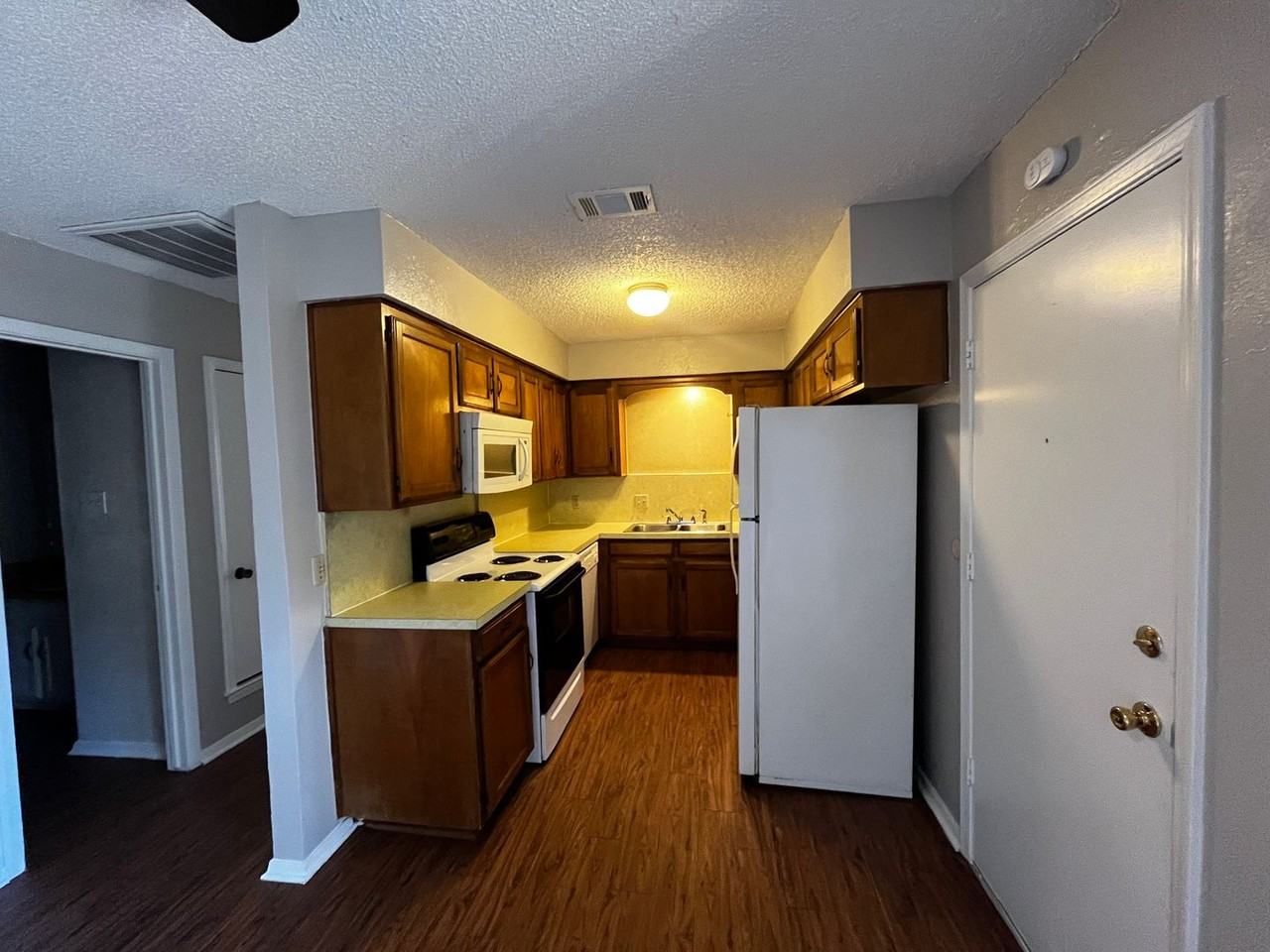 623 Overlook Ct - Photo 5 of 15