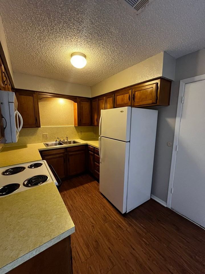 623 Overlook Ct - Photo 6 of 15