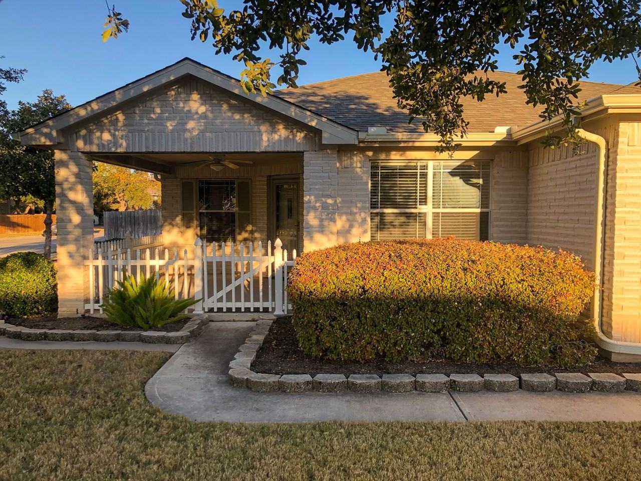 2100 Mir Woods Dr - Photo 2 of 9