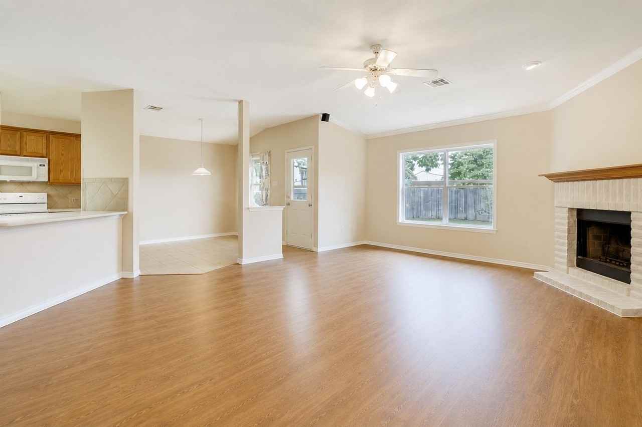 2100 Mir Woods Dr - Photo 5 of 9