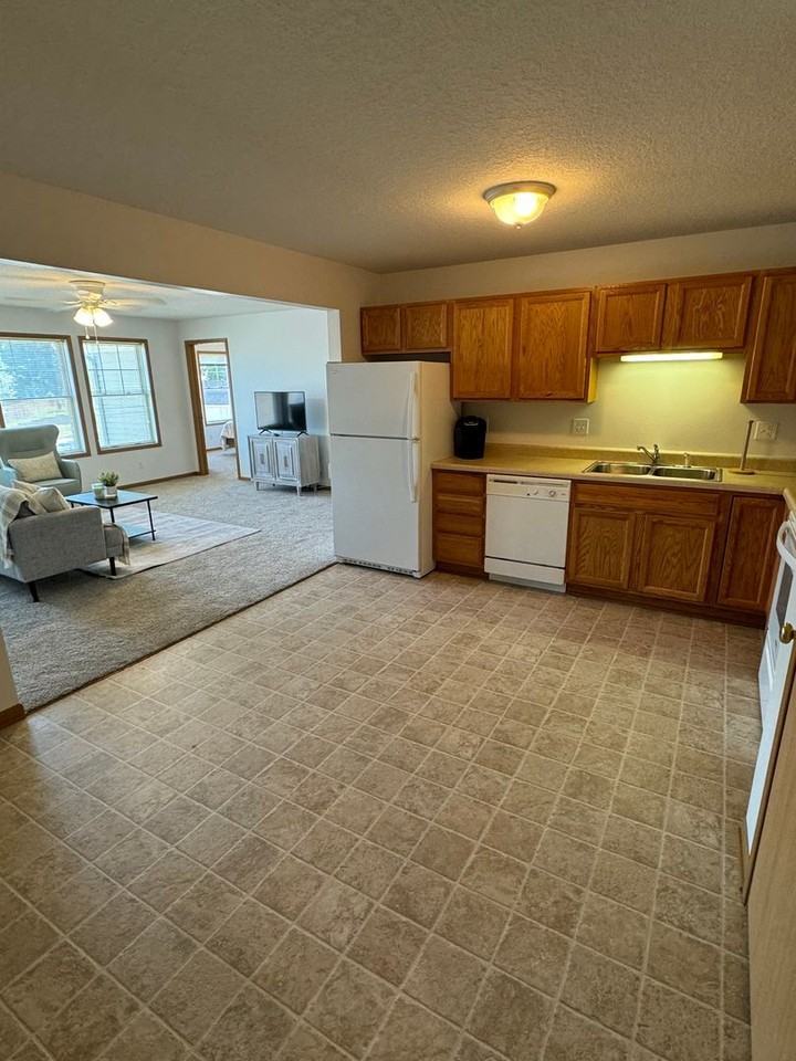 2321 Aspen Rd - Photo 3 of 15