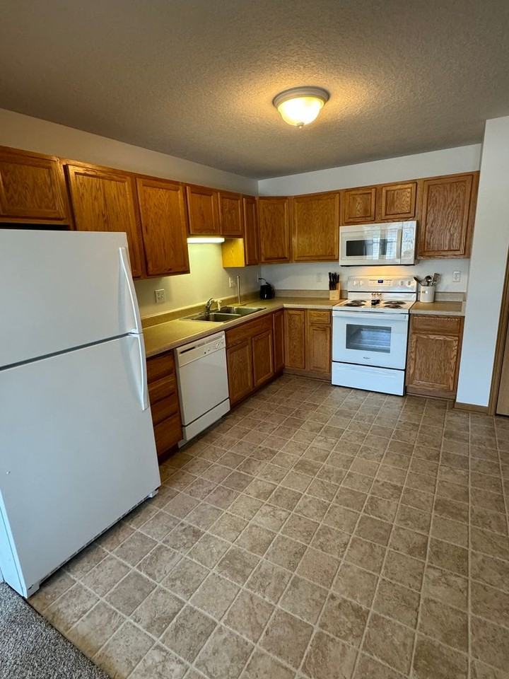 2321 Aspen Rd - Photo 4 of 15